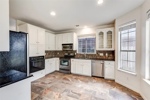 $2,400 | 1901 Springwater Drive, Round Rock, TX 78681