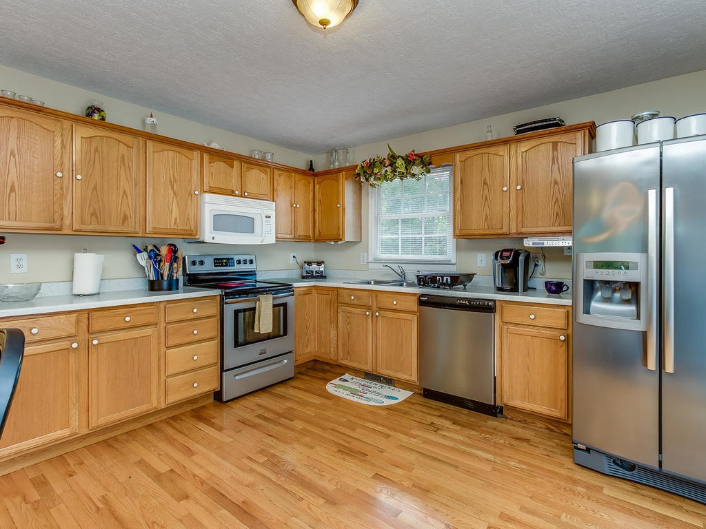 152 Vaughn Road Hampton, TN 37658 - Photo 11 of 29 Photo 11