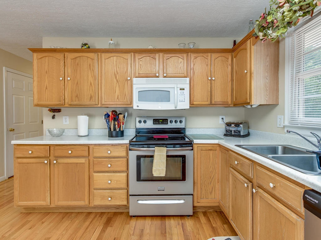 152 Vaughn Road Hampton, TN 37658 - Photo 12 of 29 Photo 12
