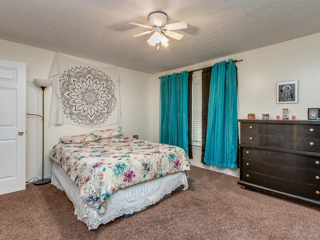 152 Vaughn Road Hampton, TN 37658 - Photo 22 of 29 Bedroom 3