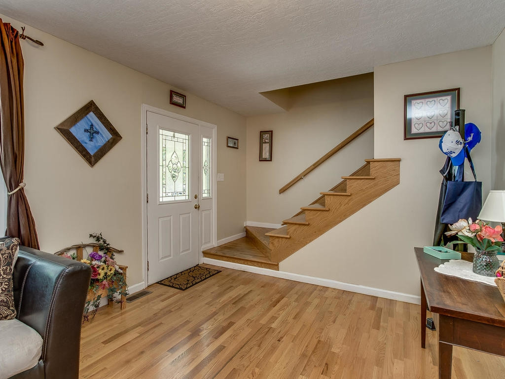 152 Vaughn Road Hampton, TN 37658 - Photo 4 of 29 Photo 4