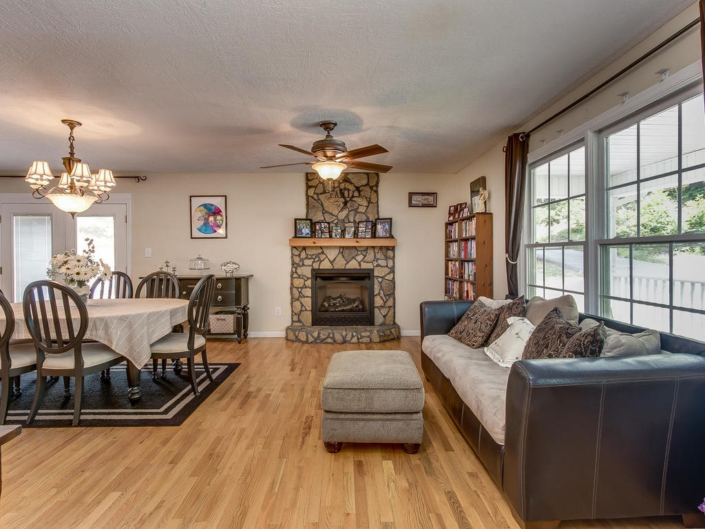 152 Vaughn Road Hampton, TN 37658 - Photo 5 of 29 Photo 5