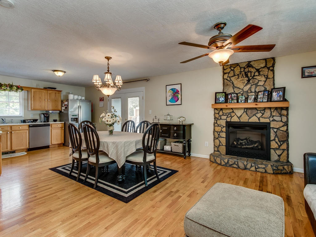 152 Vaughn Road Hampton, TN 37658 - Photo 6 of 29 Photo 6