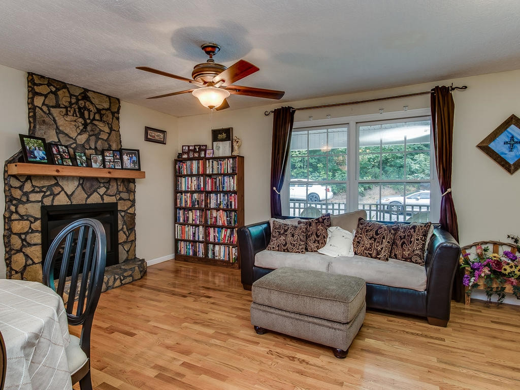 152 Vaughn Road Hampton, TN 37658 - Photo 9 of 29 Photo 9