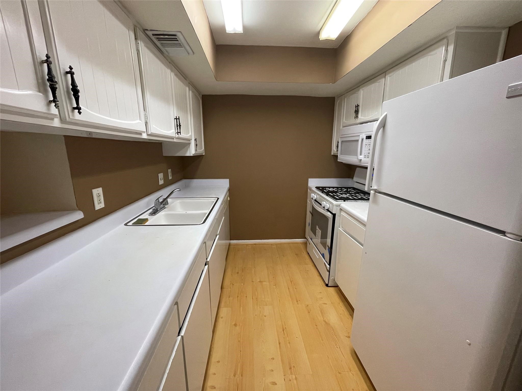 4079 Young Street Pasadena, TX 77504 - Photo 6 of 23