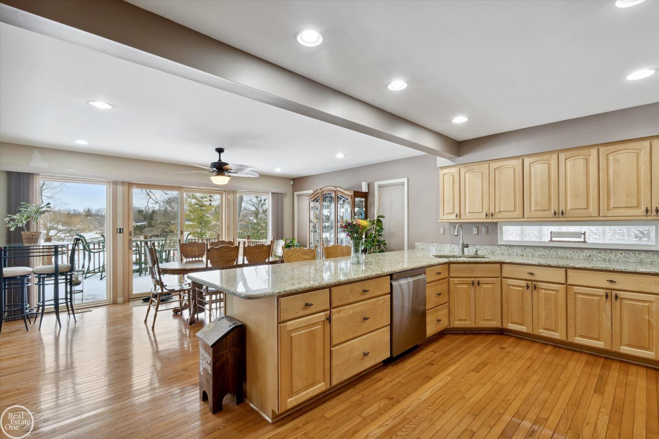 3017 Lansdowne Road Waterford, MI 48329 - Photo 19 of 68 50135496-399060B1-F698-4F42-A0D2-3D6DFBF53CC2.JPG