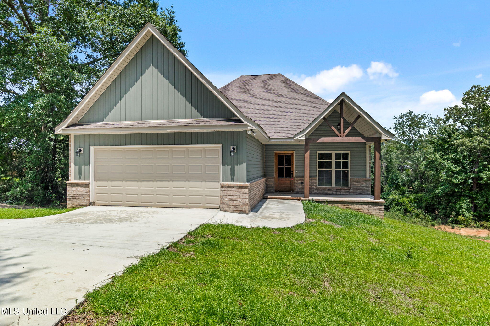 82 Cameron Road Hattiesburg, MS 39402 - Photo 1 of 37 Front