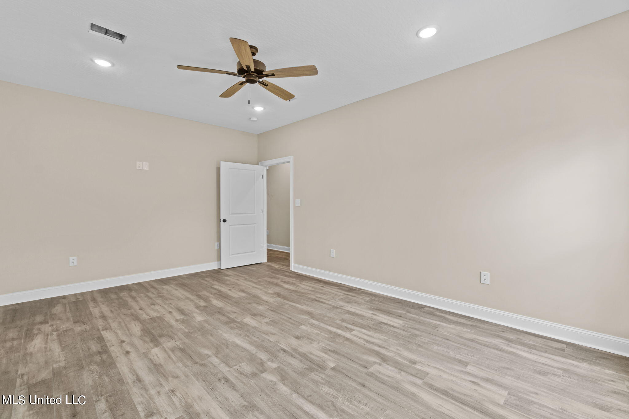 82 Cameron Road Hattiesburg, MS 39402 - Photo 20 of 37 82_Cameron_Rd-20