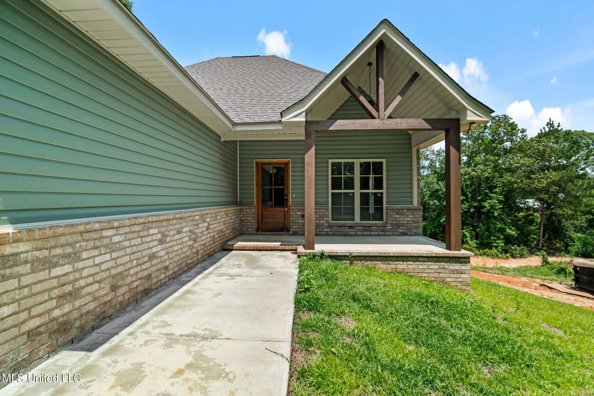 82 Cameron Road Hattiesburg, MS 39402 - Photo 5 of 37 82_Cameron_Rd-5