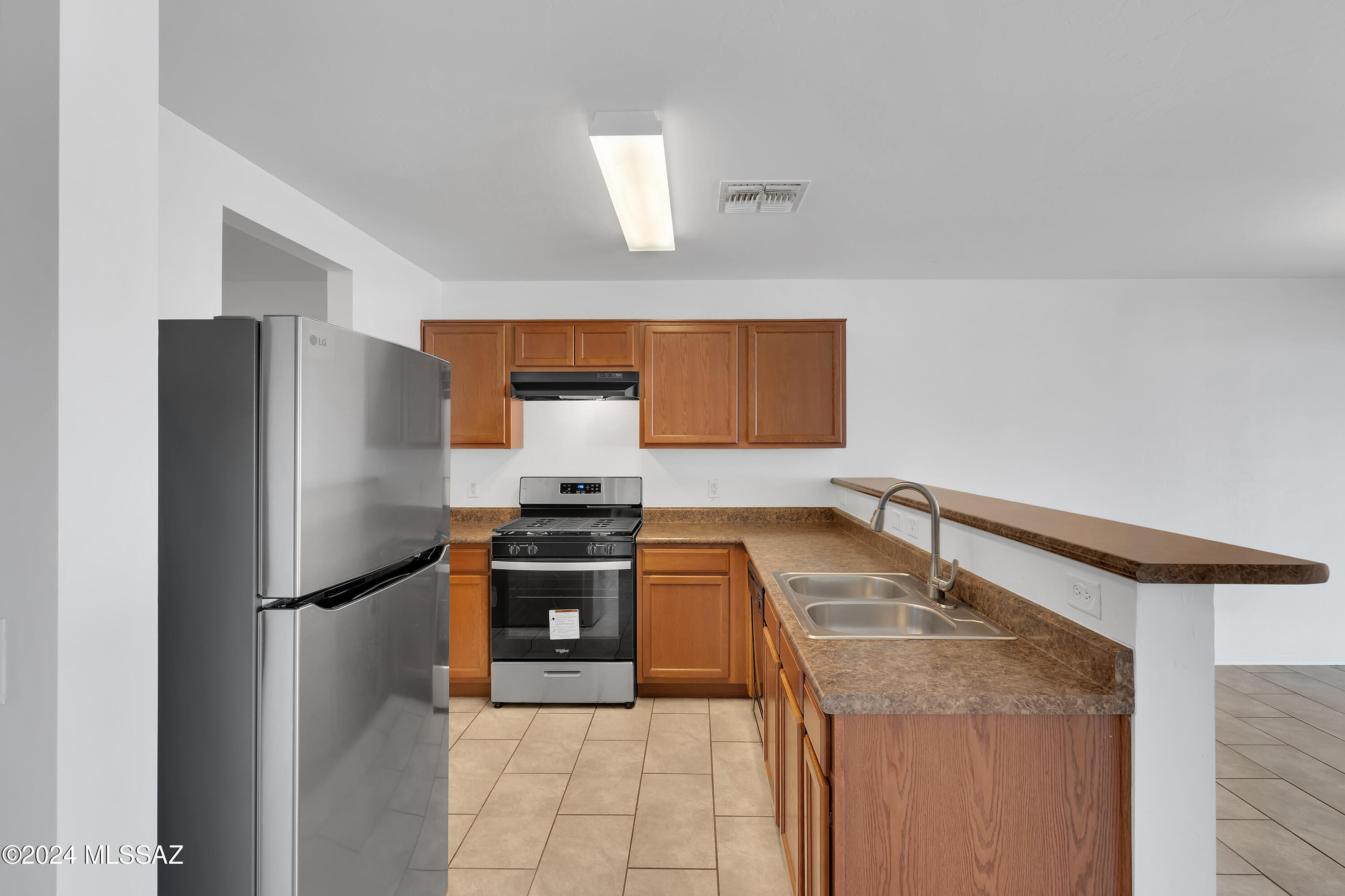 8362 West Razorbill Drive Tucson, AZ 85757 - Photo 5 of 23 Gallery Image 5