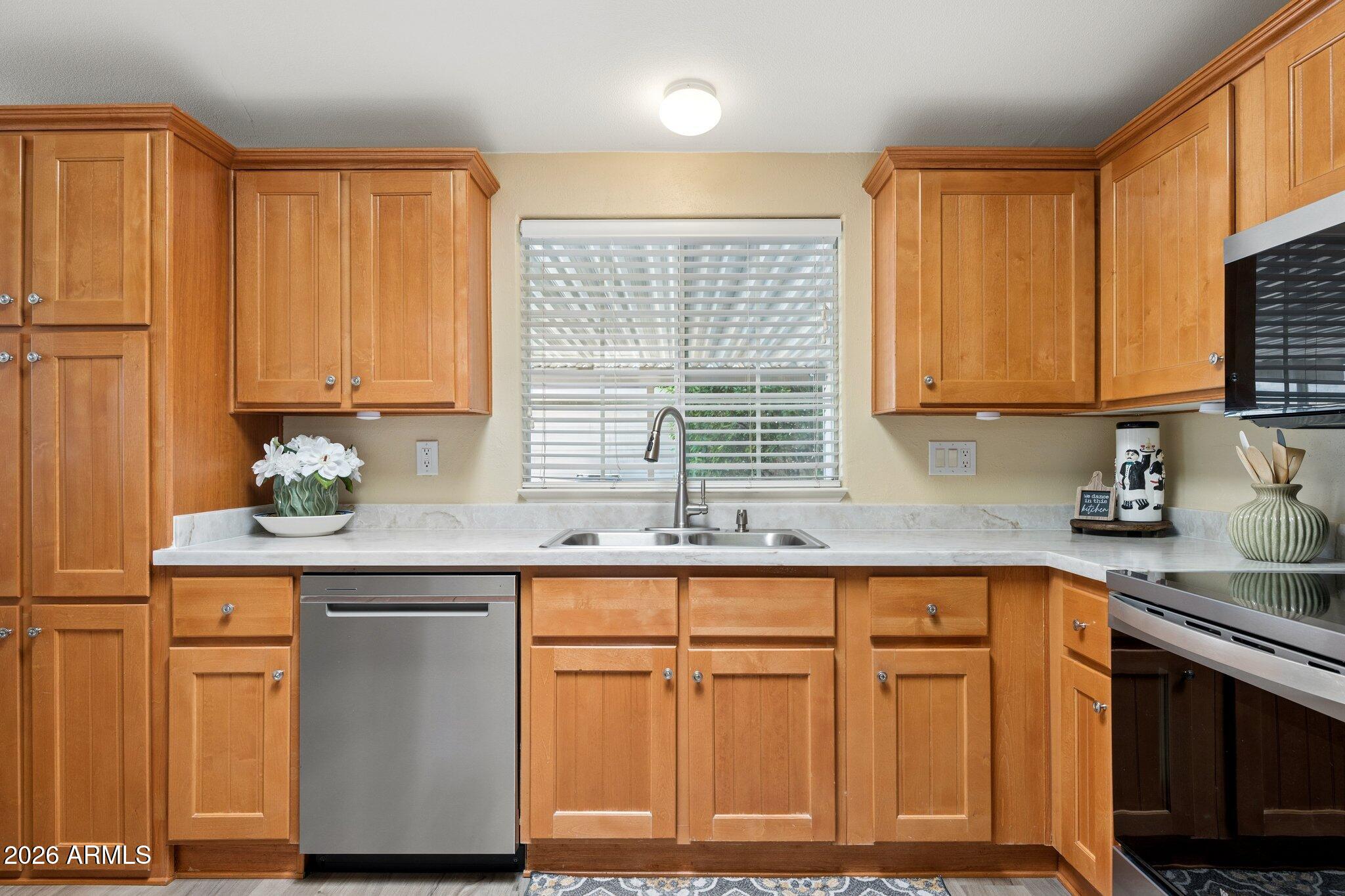 3301 South Goldfield Road, Unit 2082 Apache Junction, AZ 85119 - Photo 15 of 53 Kitchen