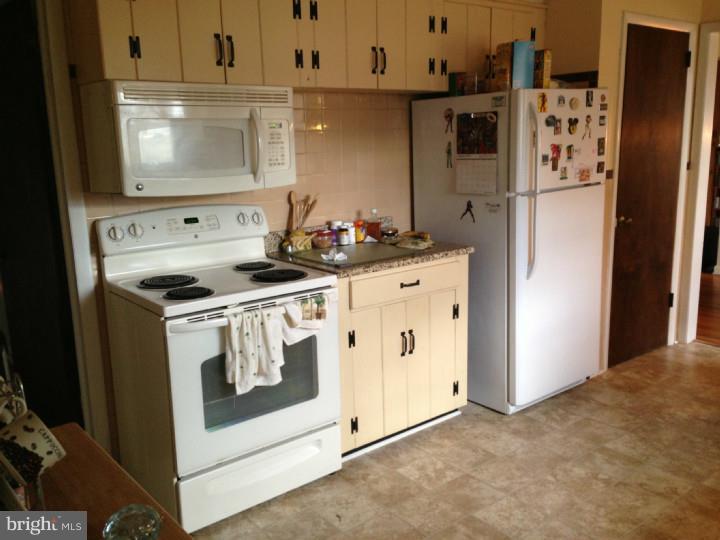 1710 Columbus Road Burlington, NJ 08016 - Photo 9 of 17 Kitchen