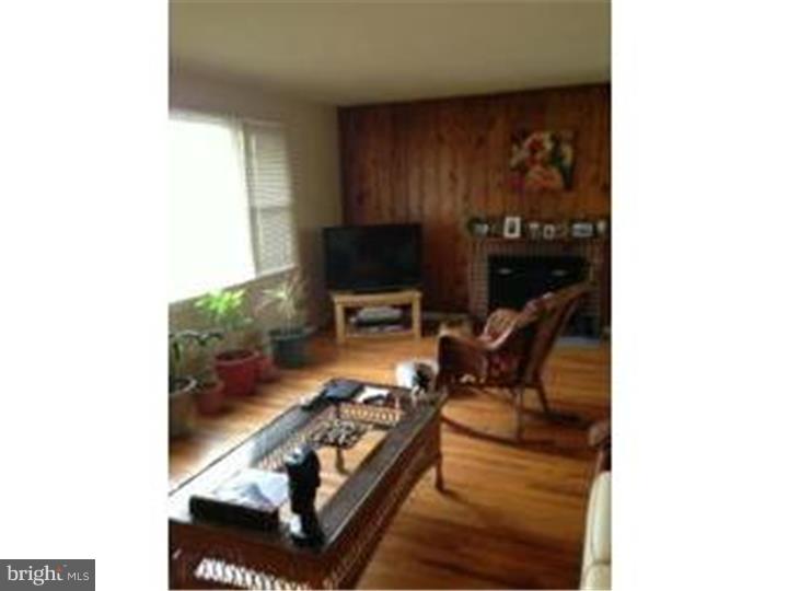 1710 Columbus Road Burlington, NJ 08016 - Photo 10 of 17 Living Room