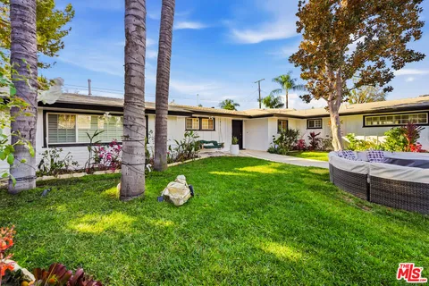 $2,095,000 | 22428 Victory Boulevard, Woodland Hills, CA 91367