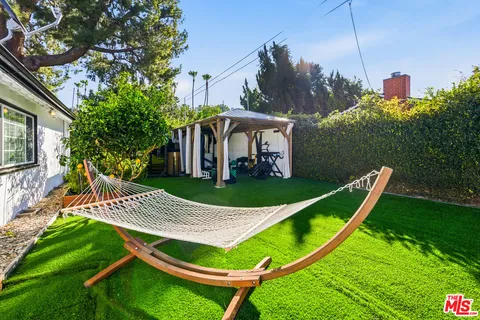 $2,095,000 | 22428 Victory Boulevard, Woodland Hills, CA 91367