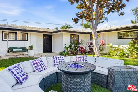 $2,095,000 | 22428 Victory Boulevard, Woodland Hills, CA 91367