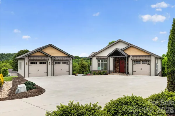 $865,000 | 141 Round Top Circle, Mills River, NC 28759