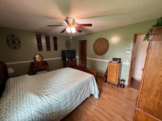 2990 South Riverbend Road Dalton, GA 30721 - Photo 23 of 28 2990 Riverbend master bed 2