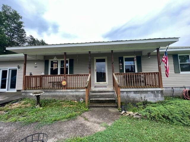 2990 South Riverbend Road Dalton, GA 30721 - Photo 3 of 28 2990 Riverbend front porch