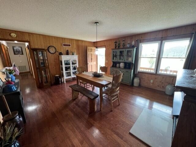 2990 South Riverbend Road Dalton, GA 30721 - Photo 7 of 28 2990 Riverbend dining 2