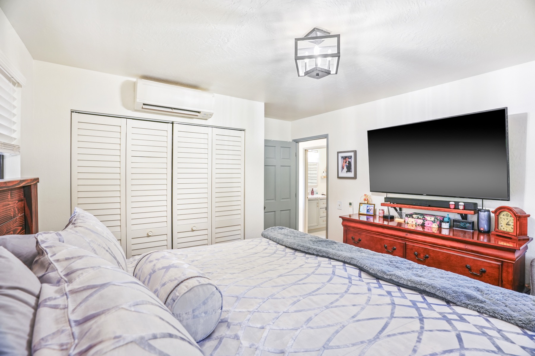 4940 A Hauaala Road Kapaa, HI 96746 - Photo 11 of 22 a bedroom with a bed and a flat screen tv