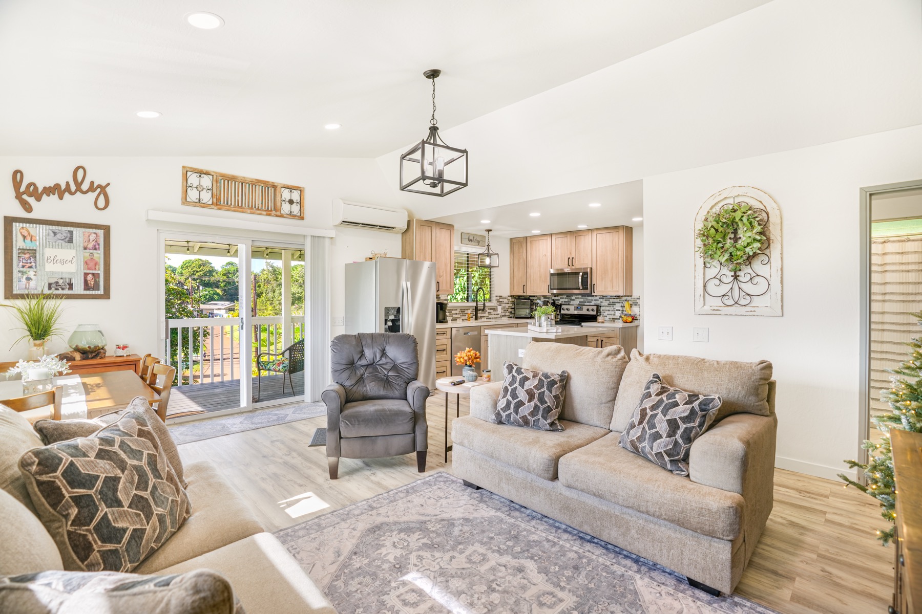4940 A Hauaala Road Kapaa, HI 96746 - Photo 7 of 22 a living room with furniture and a large window