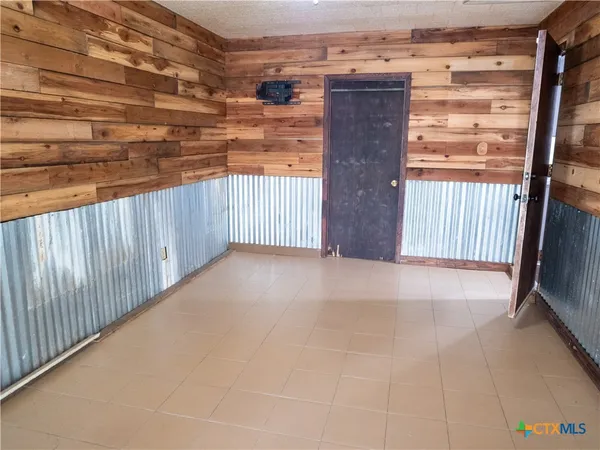 a view of a garden with a tree