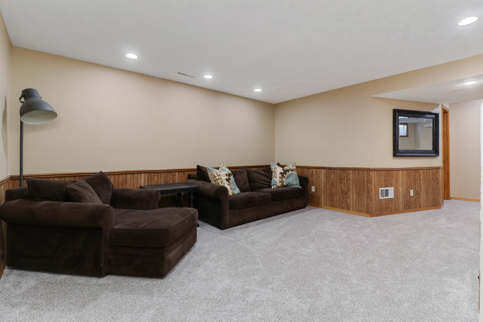 3203 Eagle Crest Road Bloomington, IL 61704 - Photo 32 of 52 a living room with furniture
