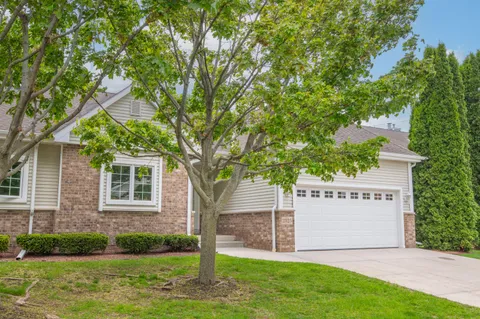 $432,500 | 2325 Caribou Lane, Grafton, WI 53024