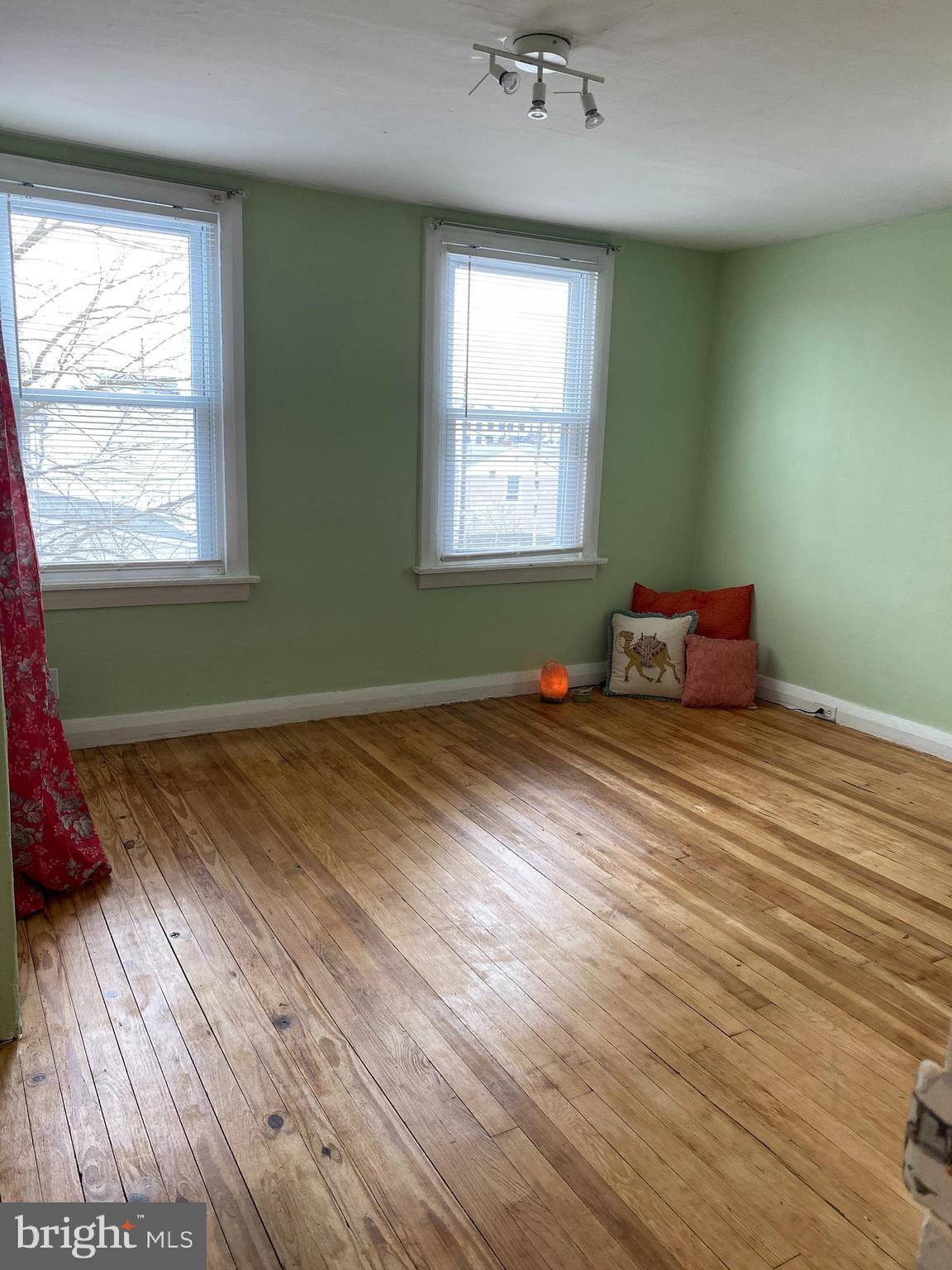 122 Madison Street Riverside, NJ 08075 - Photo 13 of 25 Second bedroom
