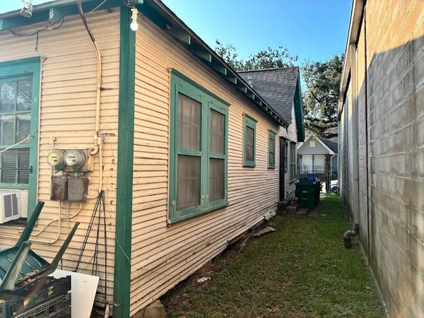 a car parked in front of a house