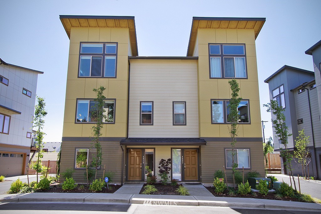 4513 Northeast 3rd Lane Renton, WA 98059 - Photo 3 of 16