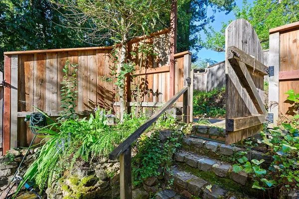 $649,000 | 16017 Palo Alto Drive, Guerneville, CA 95446