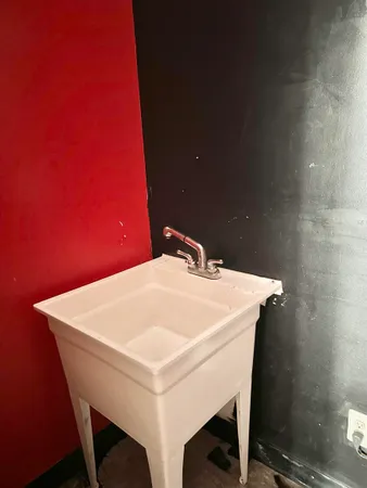 $2,000 | 2984 Lamar Avenue, Unit 103, Memphis, TN 38114