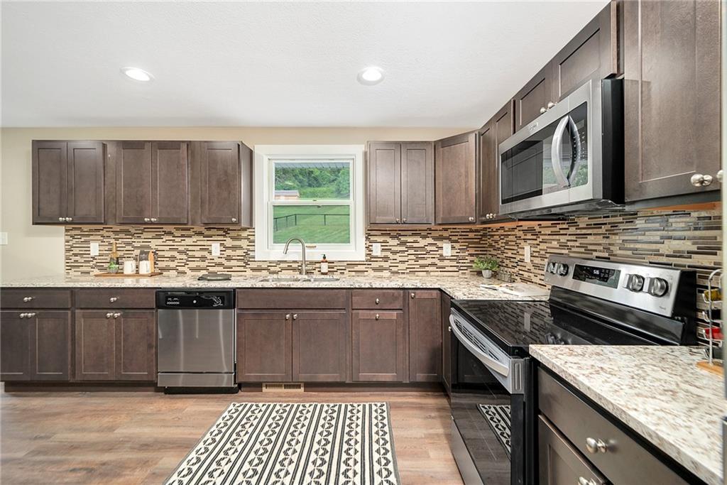 452 Country Club Road Washington, PA 15301 - Photo 8 of 25 Gallery Image 8