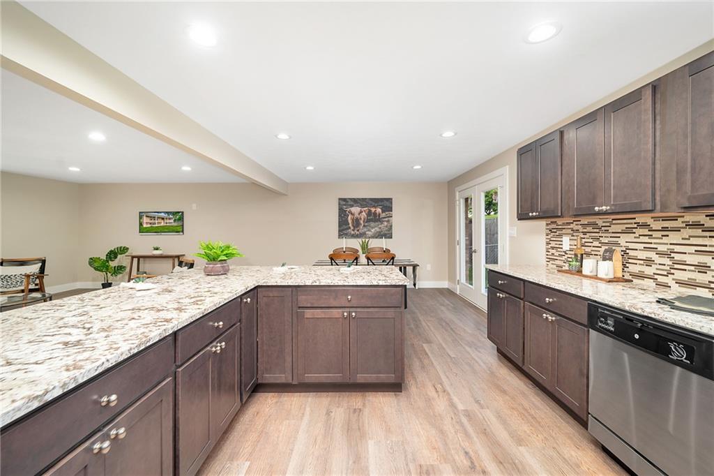 452 Country Club Road Washington, PA 15301 - Photo 9 of 25 Gallery Image 9
