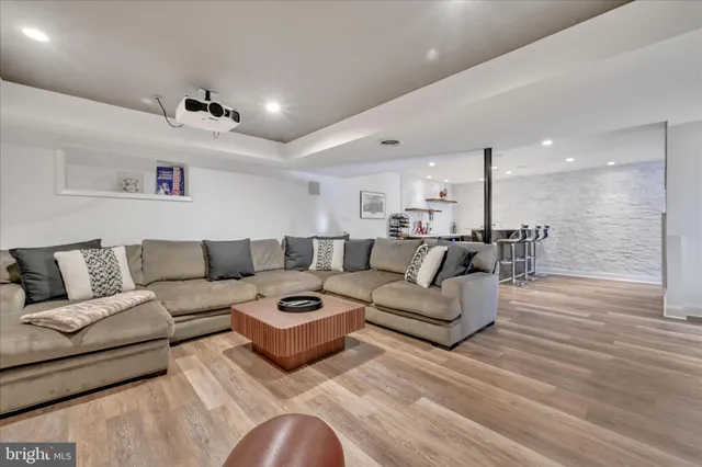 $684,900 | 120 Coventry Lane, Reading, PA 19610