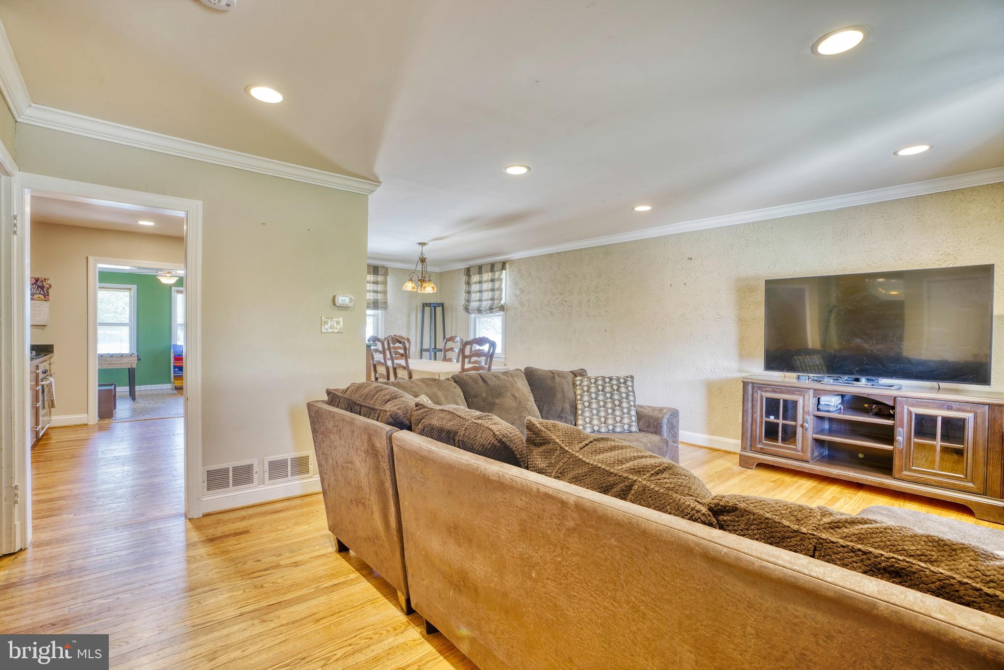 1928 Altavue Road Baltimore, MD 21228 - Photo 5 of 40