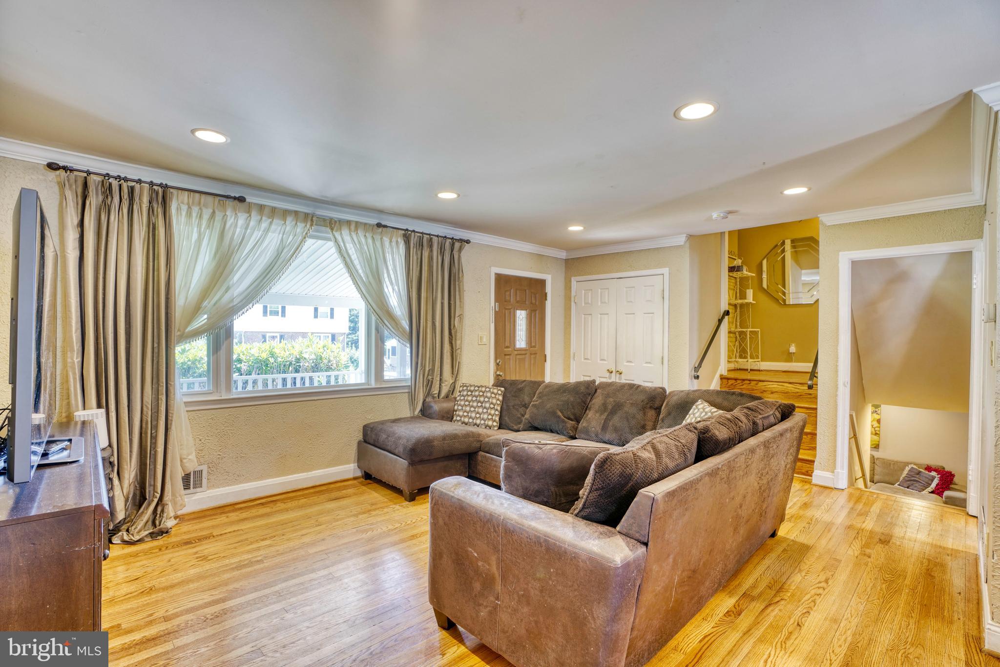 1928 Altavue Road Baltimore, MD 21228 - Photo 6 of 40