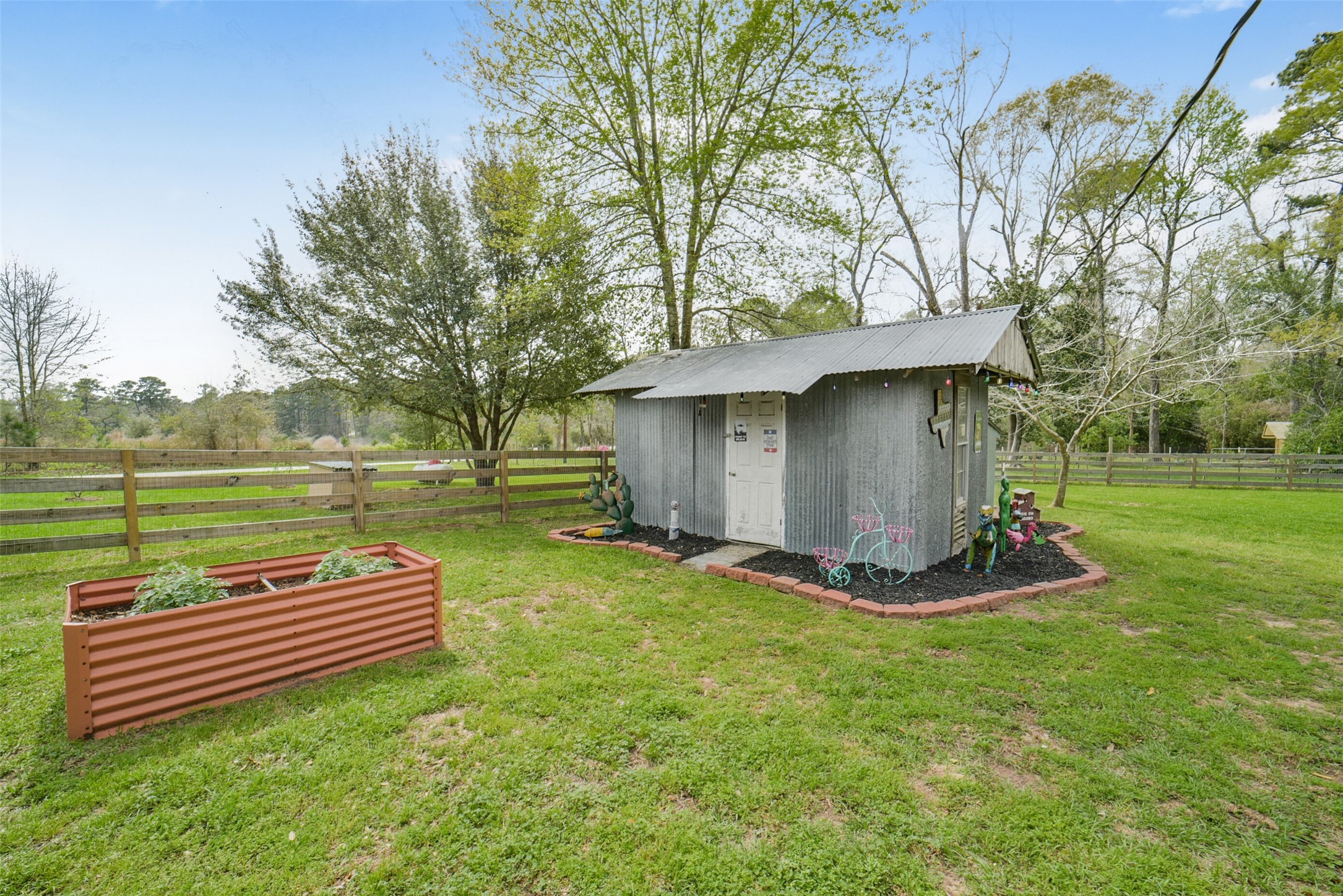 10313 South Williams Road Conroe, TX 77303 - Photo 37 of 48 Pump shed and plenty of room for a garden