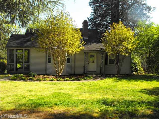 4014 Robinhood Road Winston-Salem, NC 27106 - Photo 1 of 8 Exterior Front.