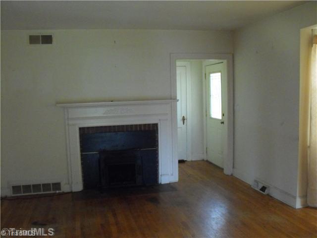 4014 Robinhood Road Winston-Salem, NC 27106 - Photo 5 of 8 Living Room.