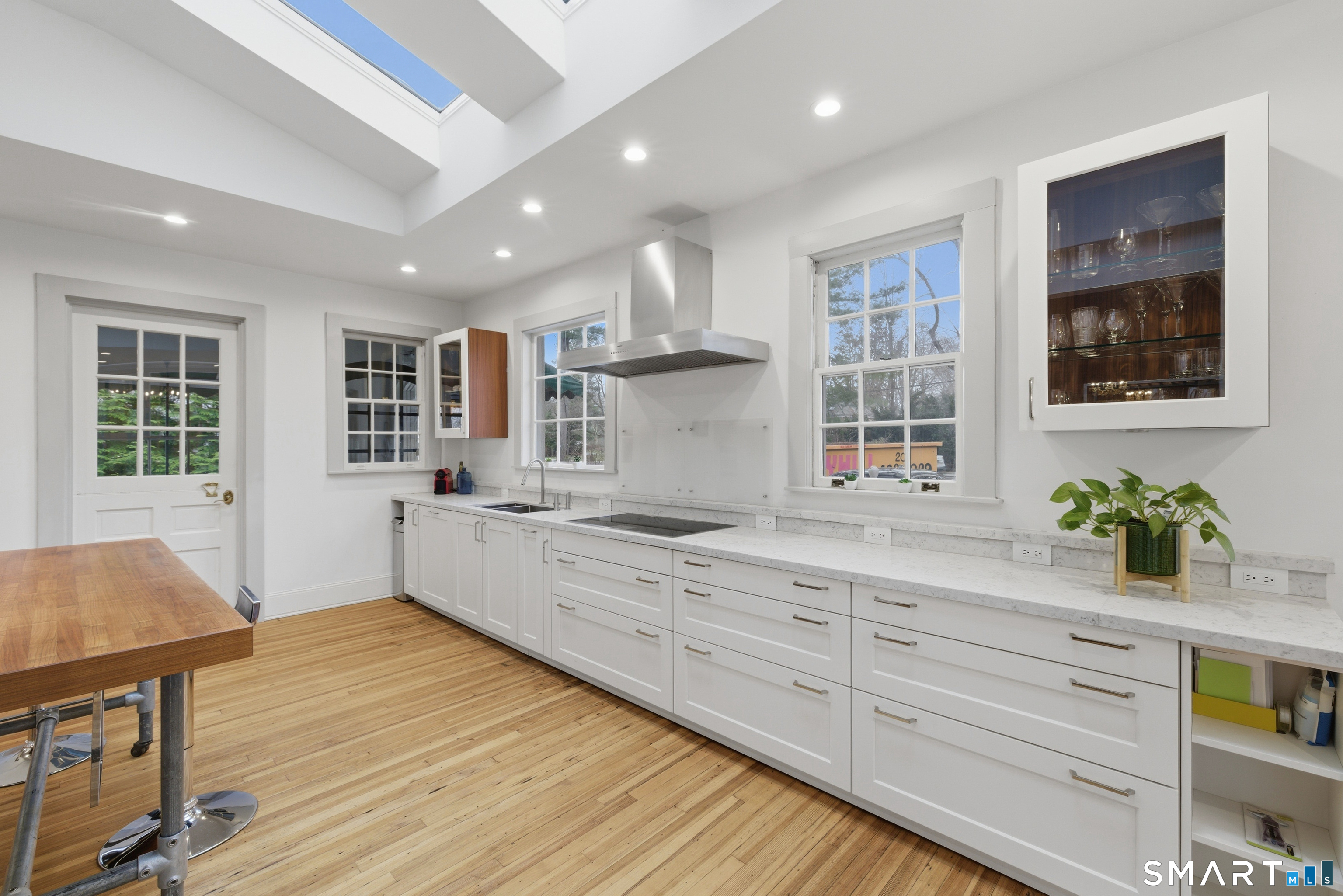 11 Sycamore Road West Hartford, CT 06117 - Photo 7 of 33