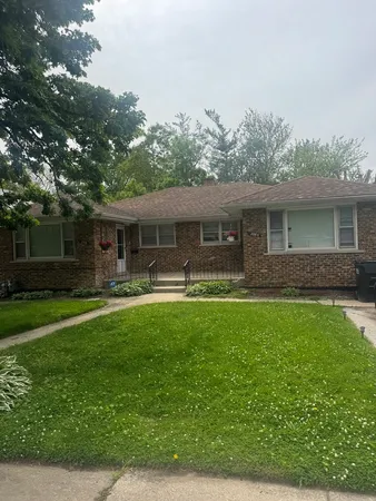 $2,400 | 208 1/2 Blackstone Street, Thornton, IL 60476