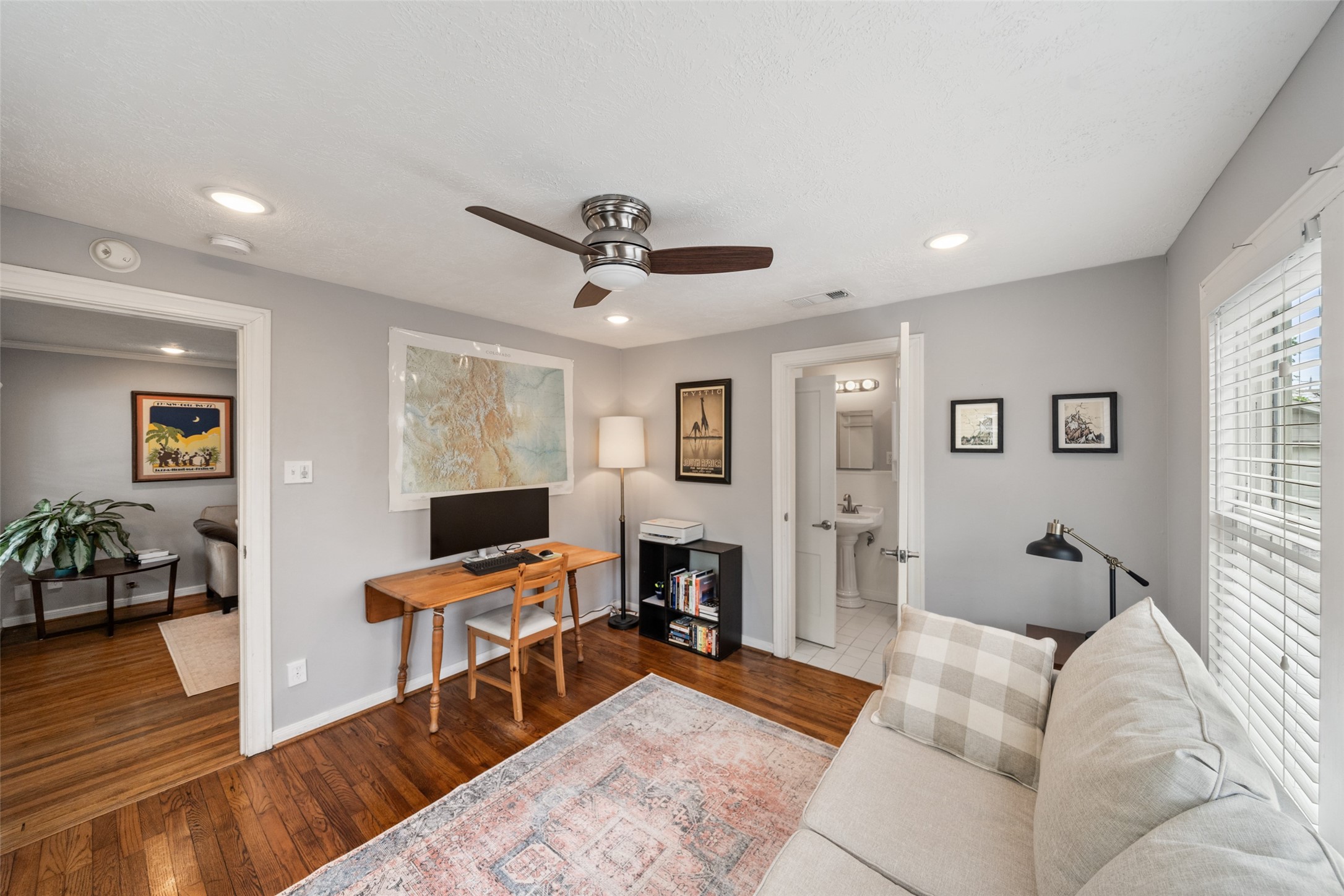 1510 Alexander Street Houston, TX 77008 - Photo 11 of 18 a living room with furniture and a flat screen tv