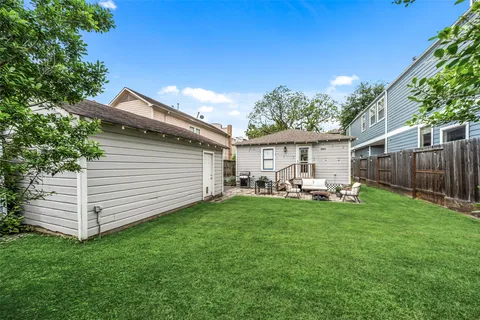 a view of a house with backyard and sitting area