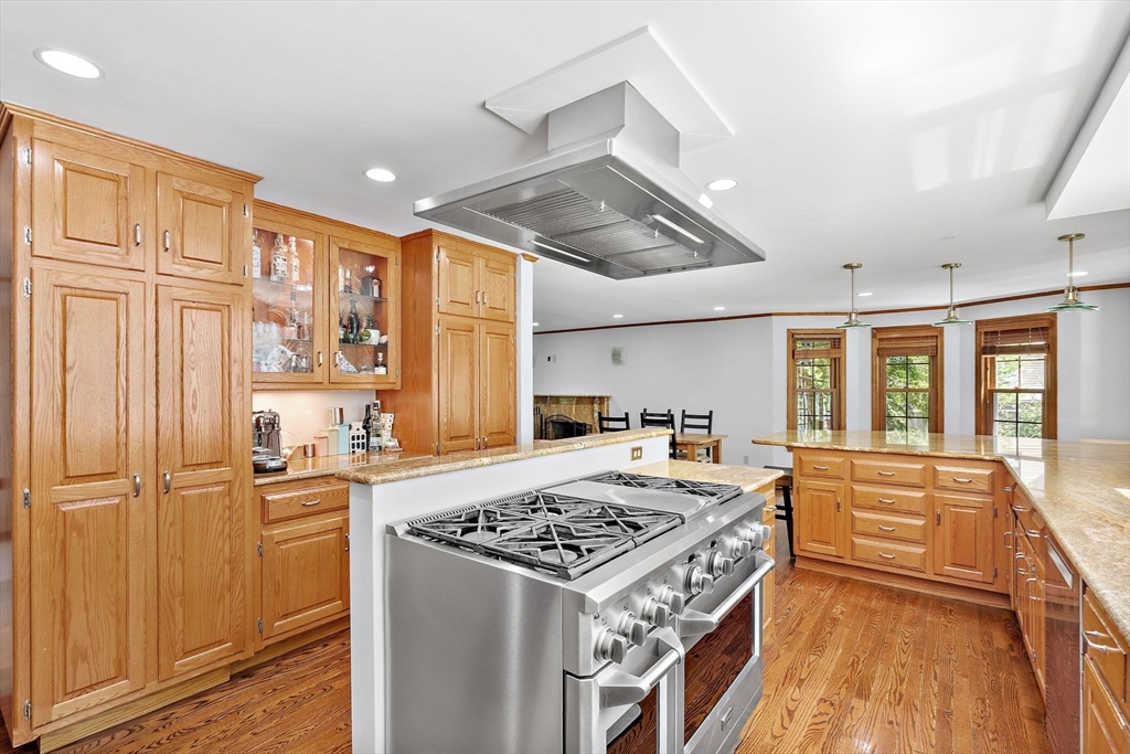 4 Dix Road Franklin, MA 02038 - Photo 7 of 39
