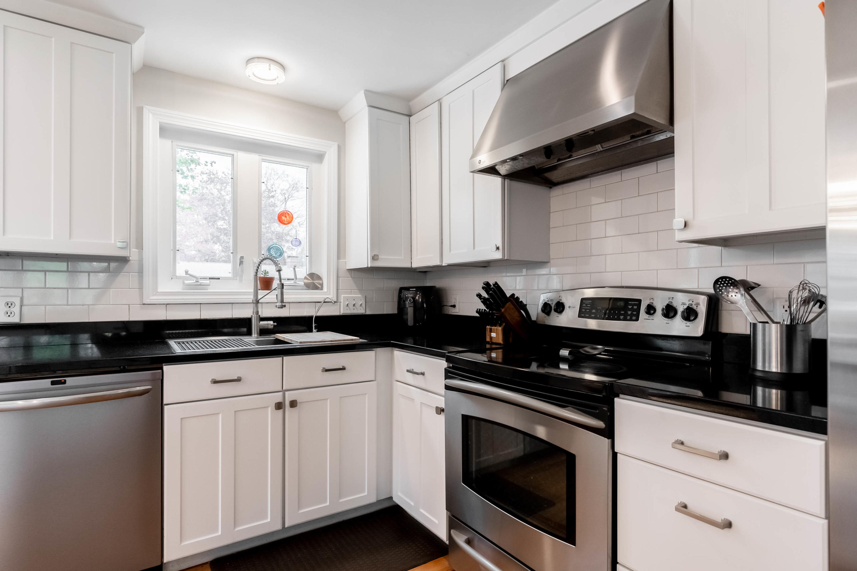 17 Star Road Cape Elizabeth, ME 04107 - Photo 6 of 51 17 Star Road_Kitchen