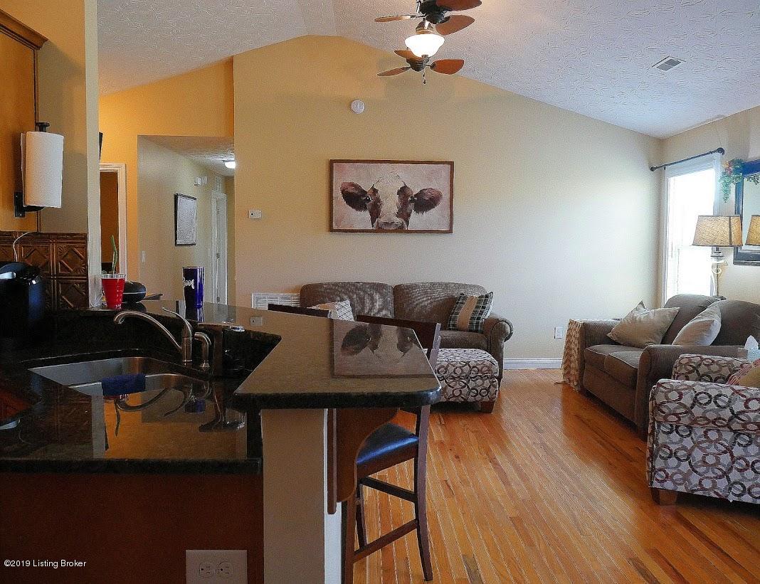 435 Hayden School Road Elizabethtown, KY 42701 - Photo 10 of 54 435 Hayden School Road Living Rm2