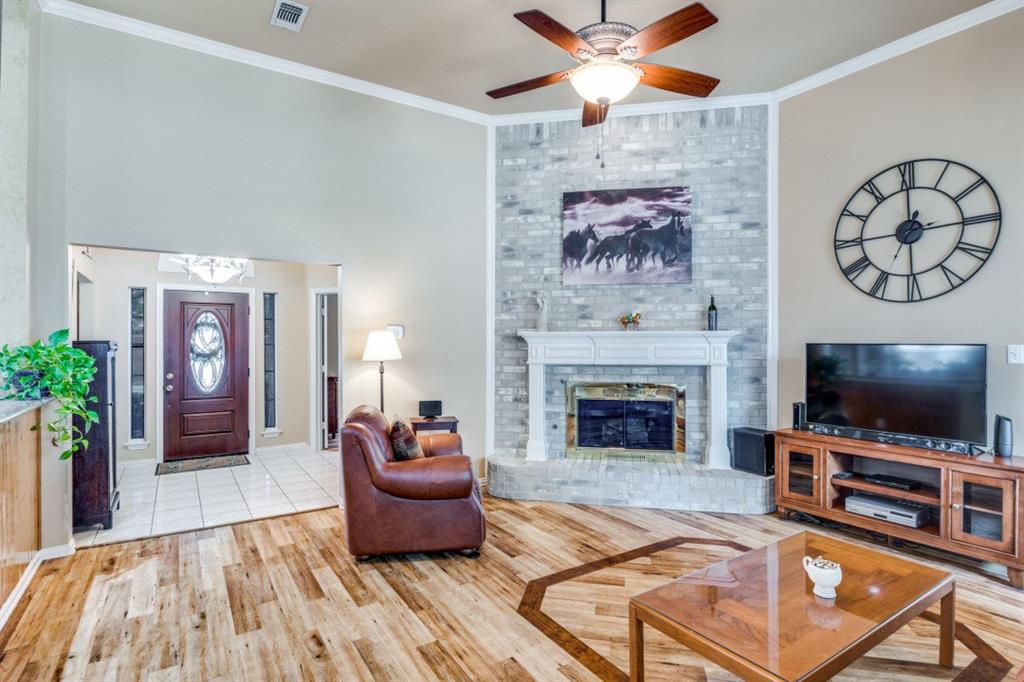 527 Cameron Lane Allen, TX 75002 - Photo 8 of 23 LR to entry